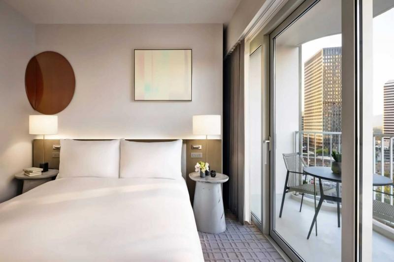 Signature Corner Suite