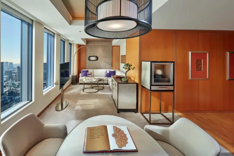 2 Bedroom Mandarin Corner Suite