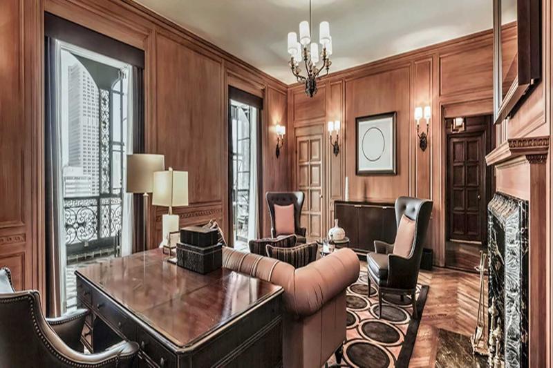 Buckingham Balcony Suite