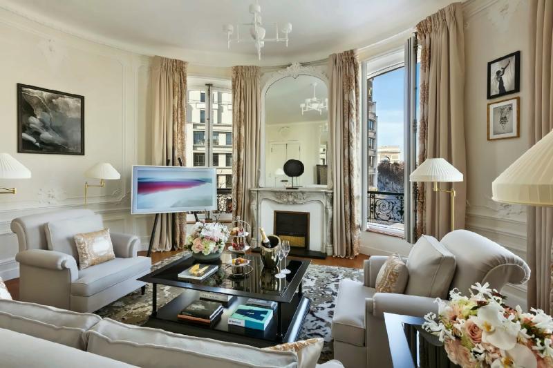 Champs Élysées Signature Suite
