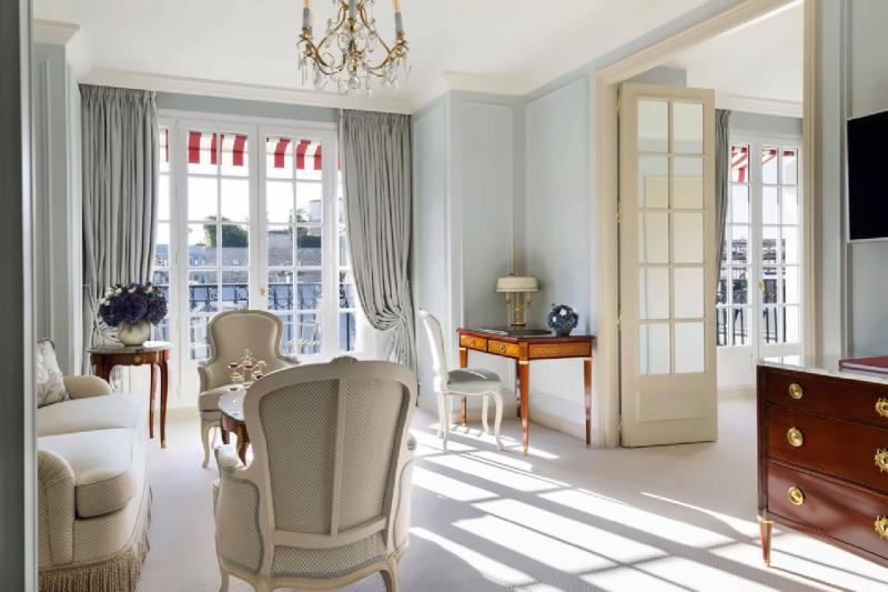 Deluxe Balcony Suite