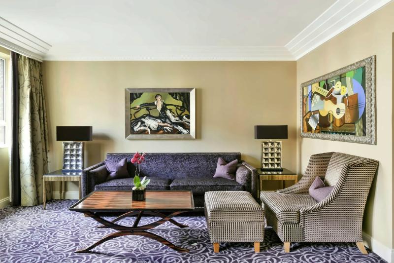 Deluxe Junior City View Suite 