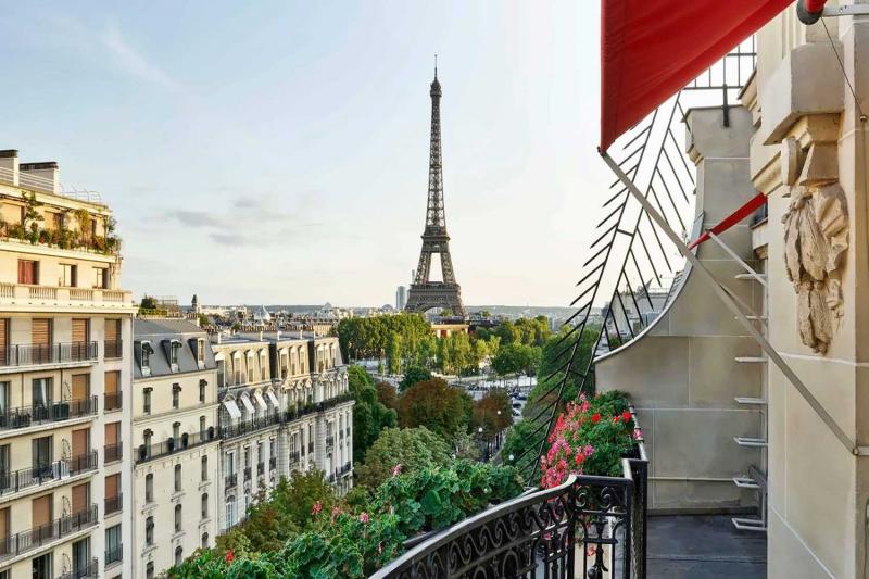 Avenue Montaigne Deluxe Balcony Suite