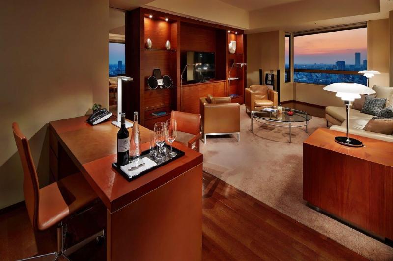 Grand Executive Club Suite