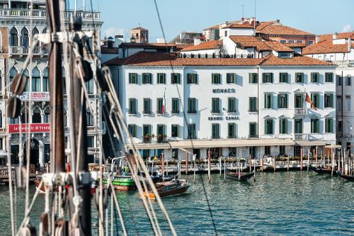 Hotel Monaco & Grand Canal