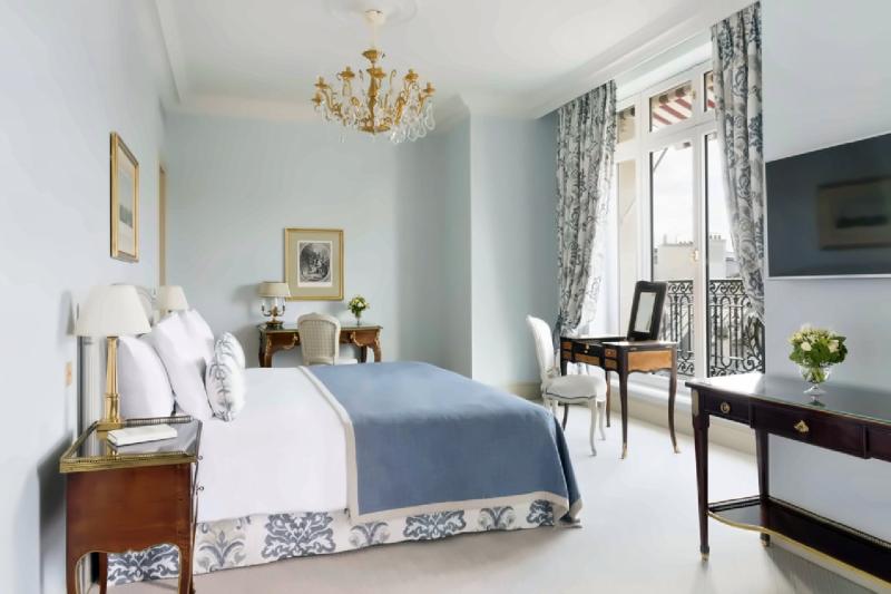 Junior Skyline View Suite