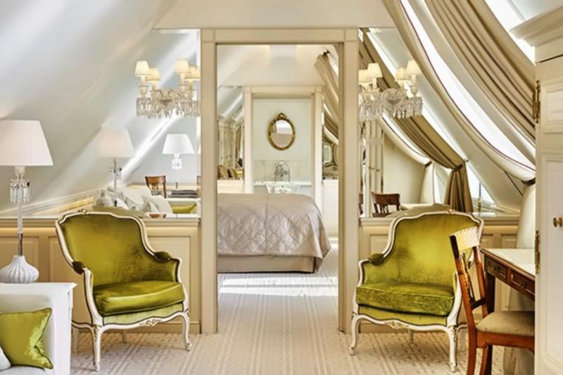 La Parisienne Courtyard View Suite