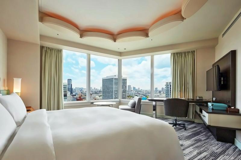 Panoramic Corner Room