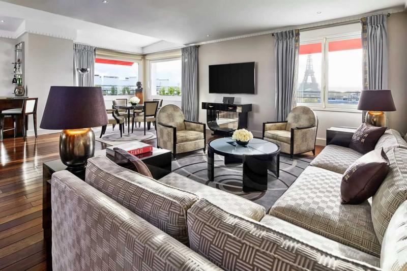 Signature Eiffel Suite