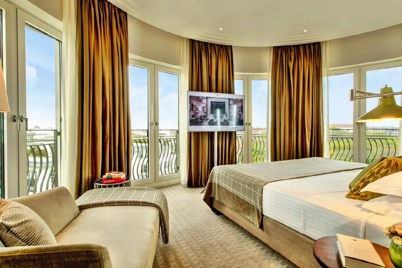 Signature Park View Suite