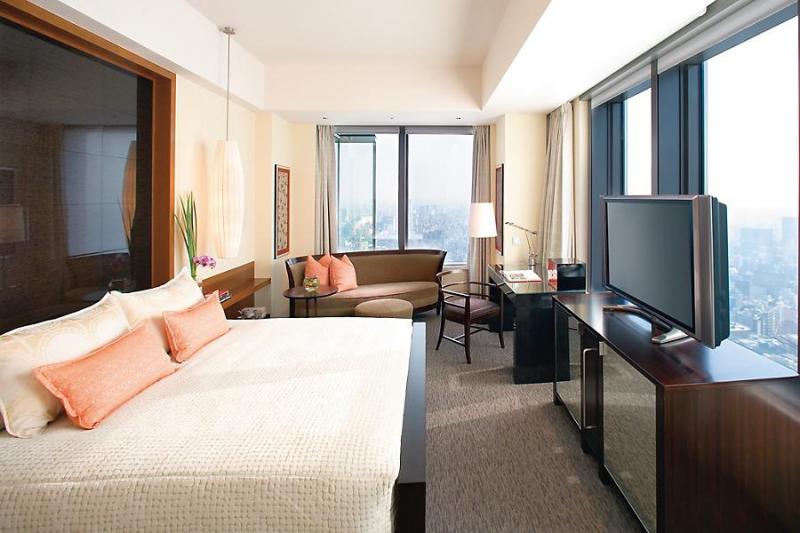 Mandarin Corner Suite 